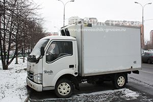 Автомобиль для грузоперевозок в рабочем посёлке Правдинском