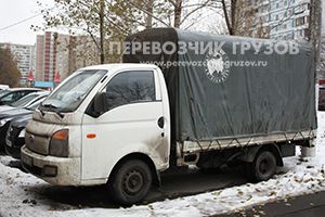 Автомобиль для грузоперевозок в посёлке Совхоза имени Ленина